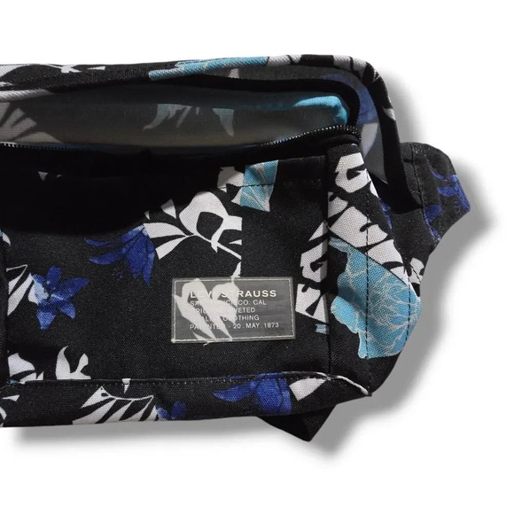 Levi's Stratuss Co. Women's multicolor banana leaf Zippered fanny pack waist Bag - Picture 2 of 9